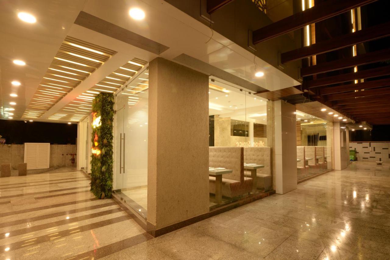 Hotel Auris & Banquets, Mumbai International Airport Экстерьер фото