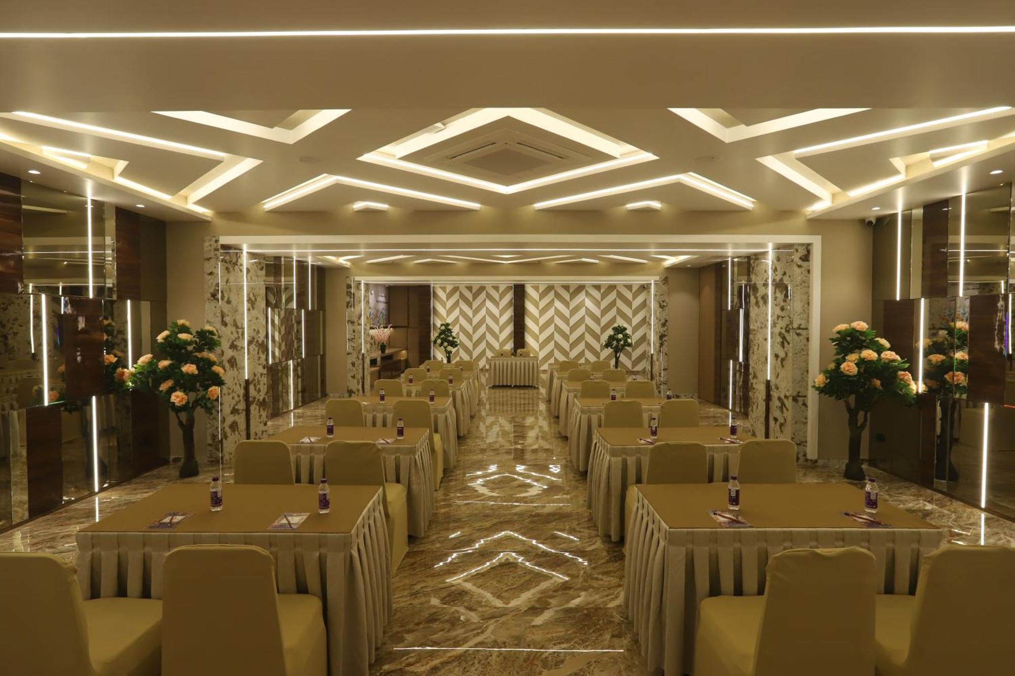 Hotel Auris & Banquets, Mumbai International Airport Экстерьер фото